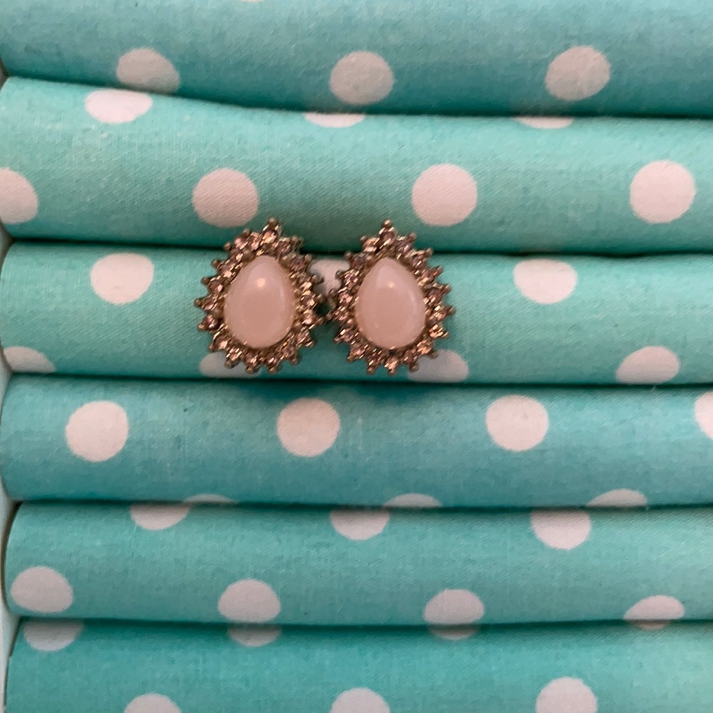 Rose quartz and gold stud earrings